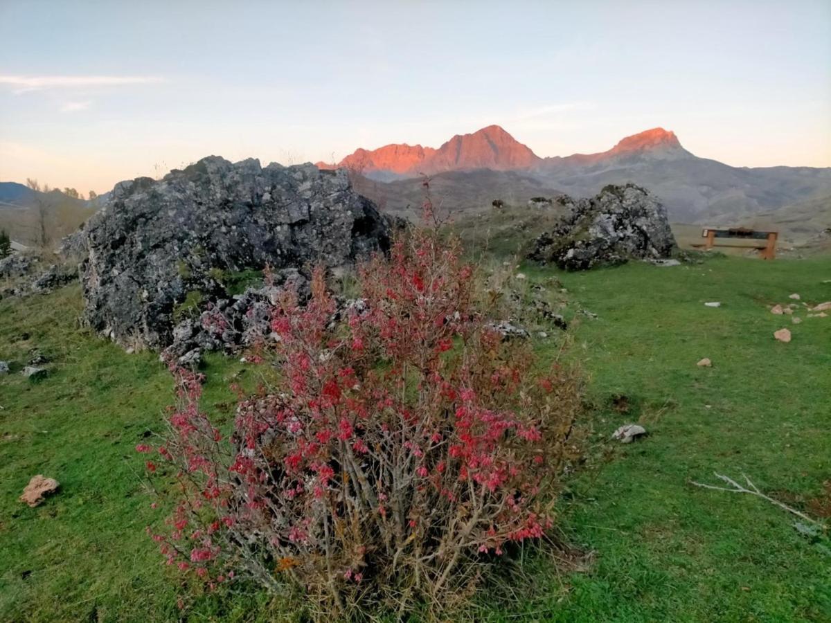 Turismo En Babia Bajo Los Nidos San Emiliano Kültér fotó